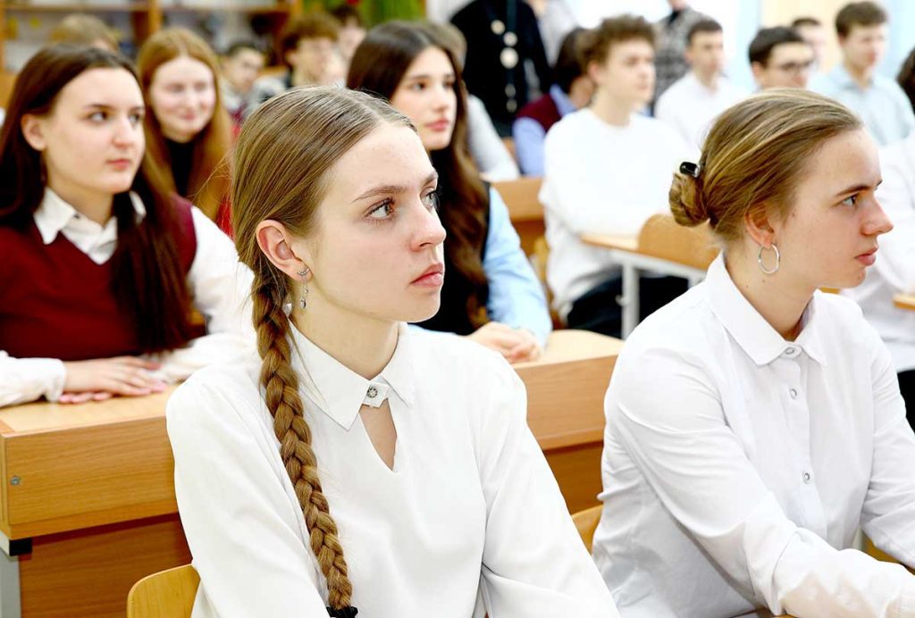 Глава района Виктор Пугач встретился с учащимися средней школы № 1 г. Климовичи