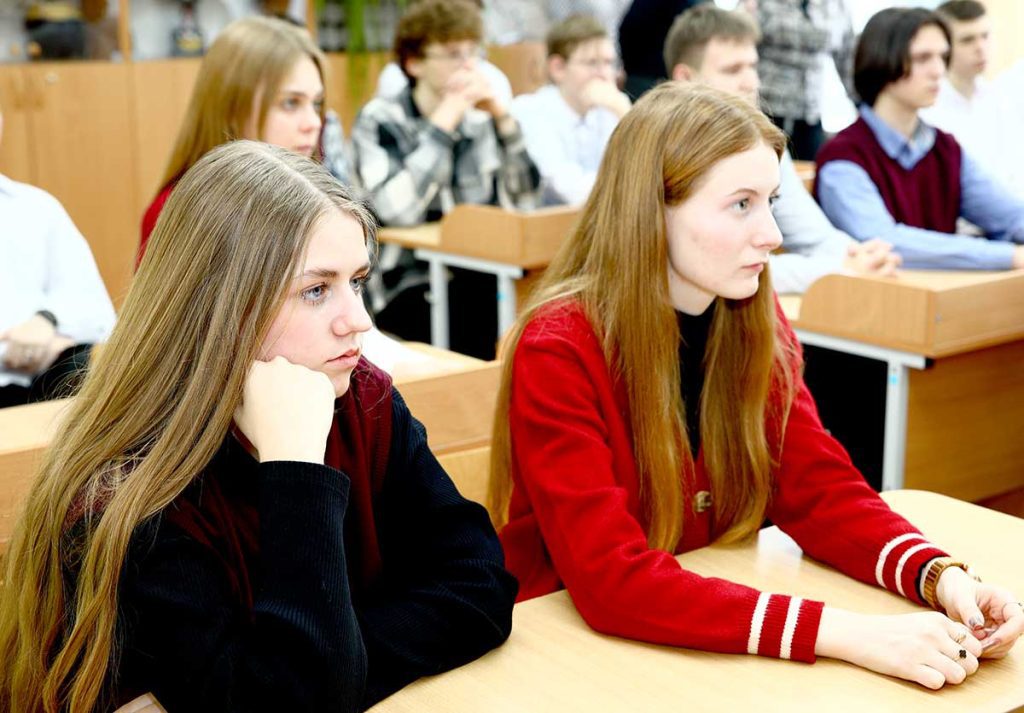 Глава района Виктор Пугач встретился с учащимися средней школы № 1 г. Климовичи