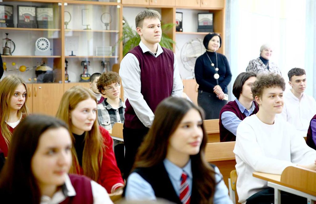 Глава района Виктор Пугач встретился с учащимися средней школы № 1 г. Климовичи