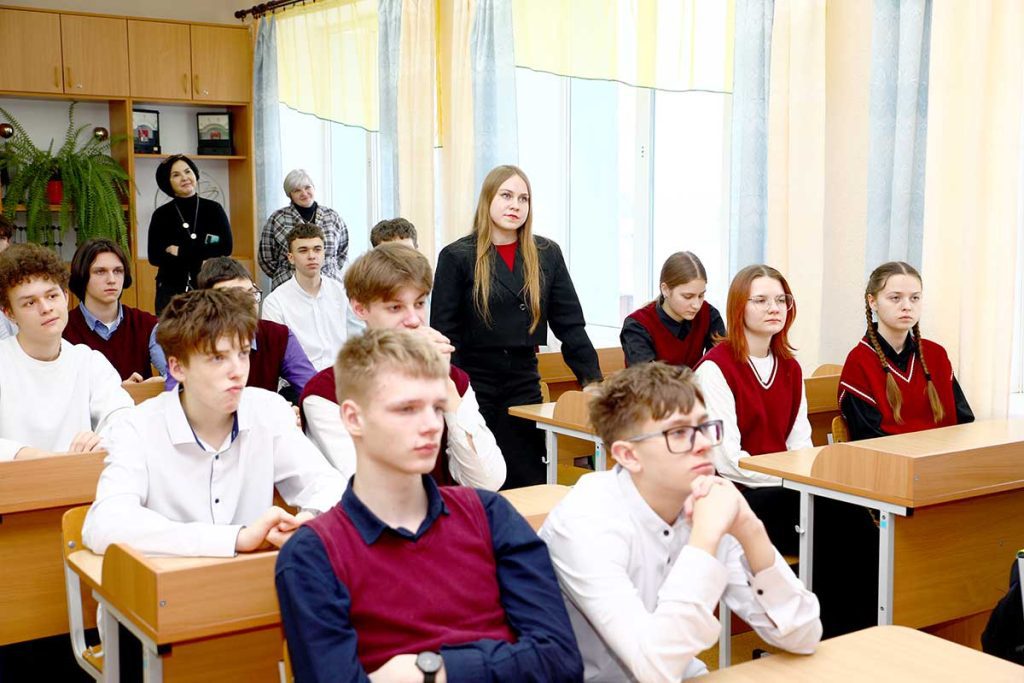 Глава района Виктор Пугач встретился с учащимися средней школы № 1 г. Климовичи