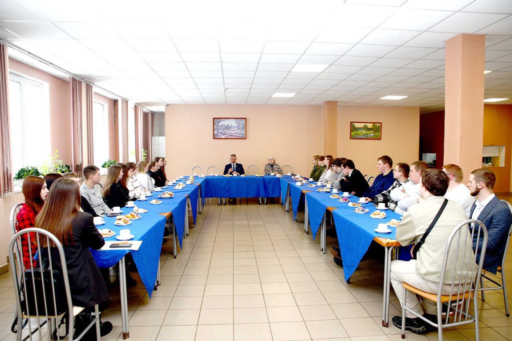 Молодые специалисты посетили Климовичский комбинат хлебопродуктов