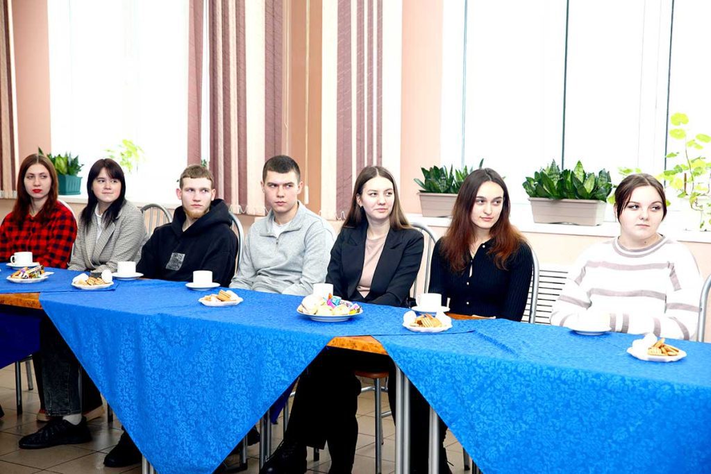 Молодые специалисты посетили Климовичский комбинат хлебопродуктов