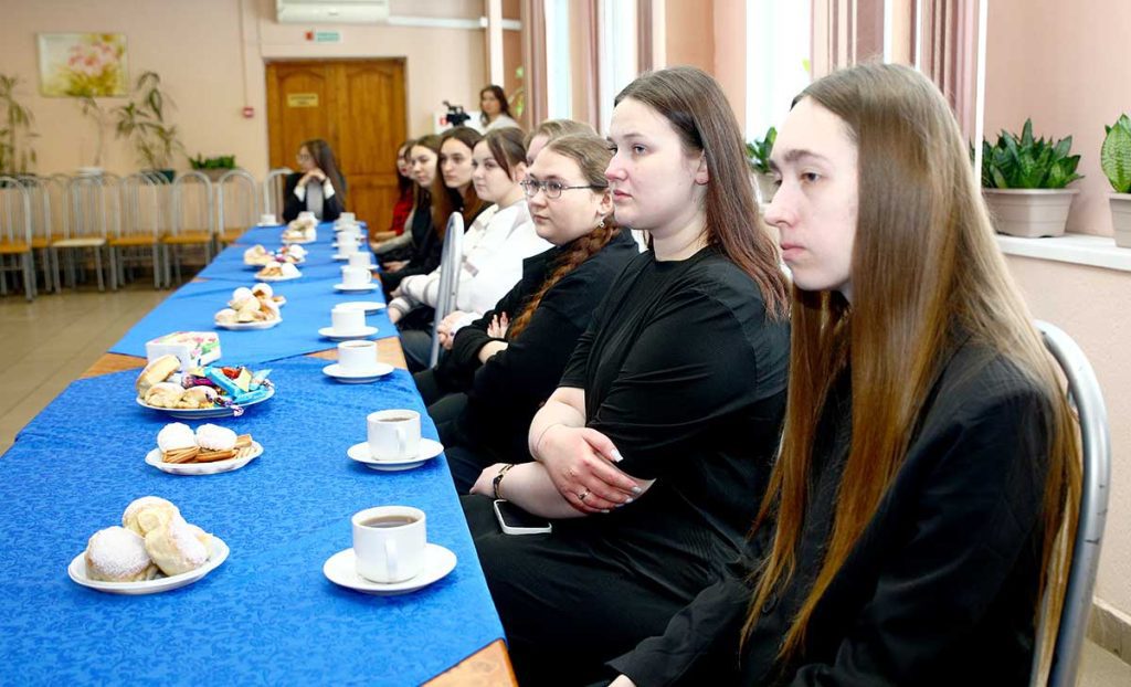 Молодые специалисты посетили Климовичский комбинат хлебопродуктов