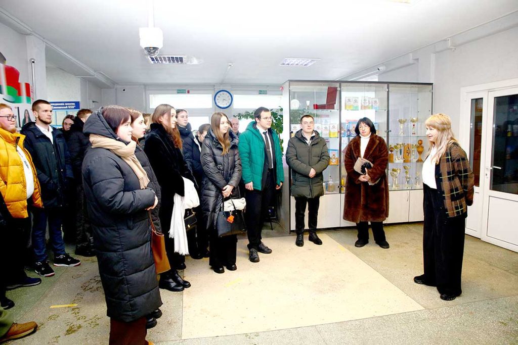 Молодые специалисты посетили Климовичский комбинат хлебопродуктов