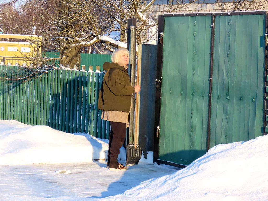 Снегопады в начале 2026 года: как на Климовщине справляются с уборкой территорий