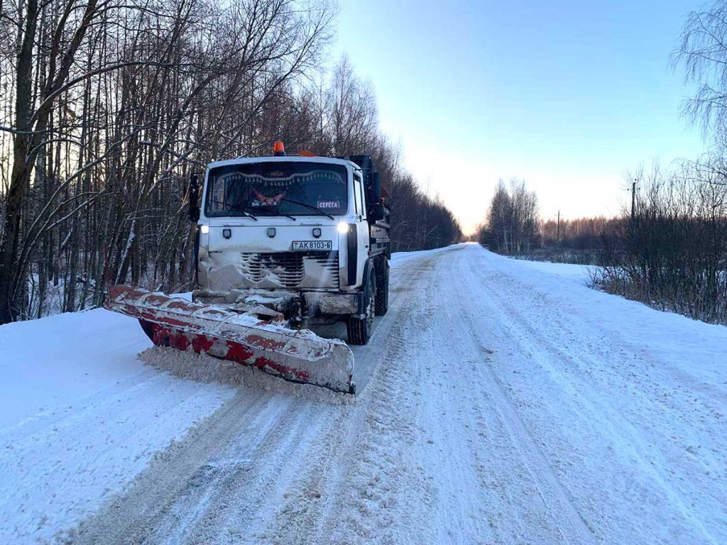 Снегопады в начале 2026 года: как на Климовщине справляются с уборкой территорий
