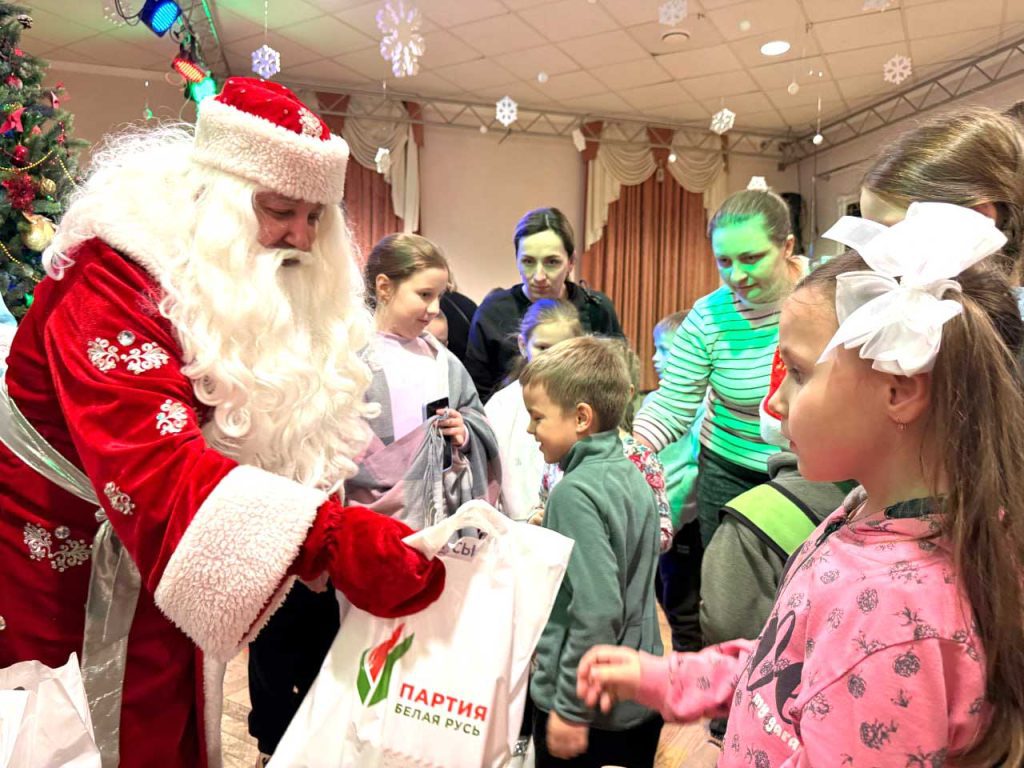 Юные климовчане стали участниками рождественского марафона с Белорусской партией «Белая Русь»