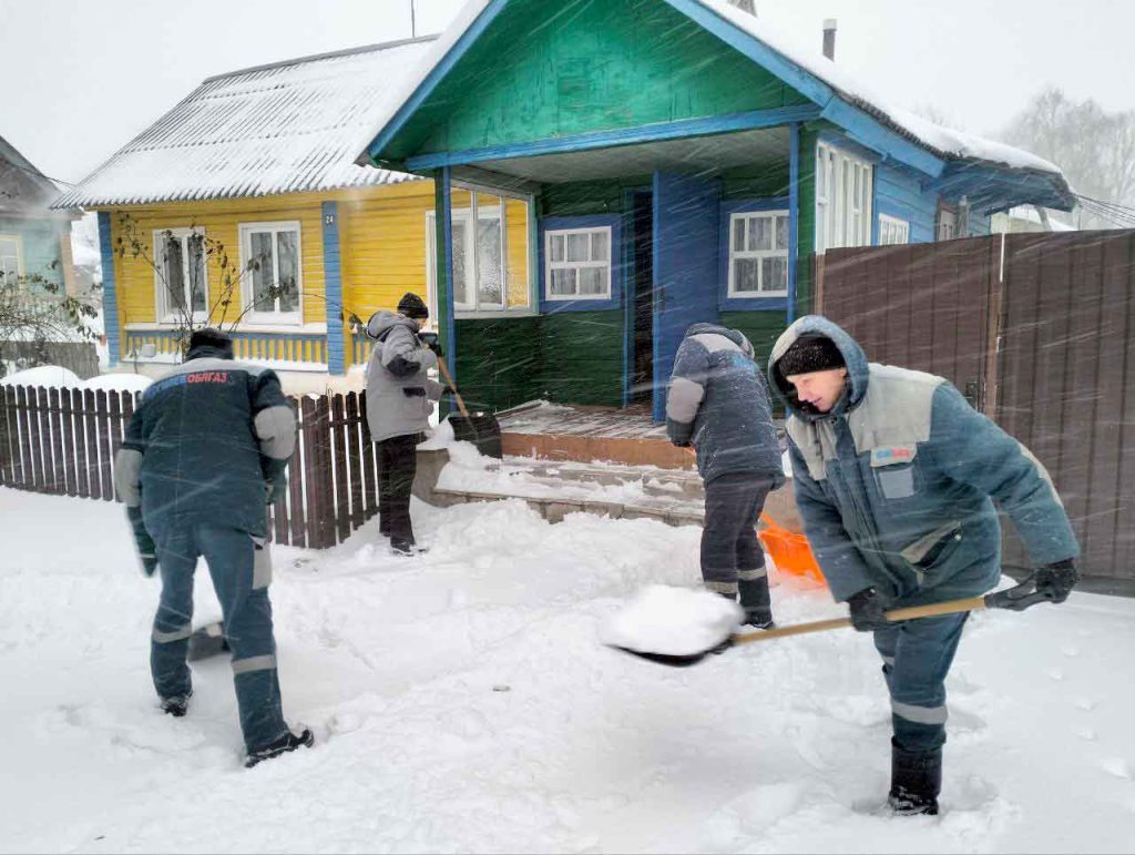 Климовчане против стихии: как район объединяется в борьбе со снегом