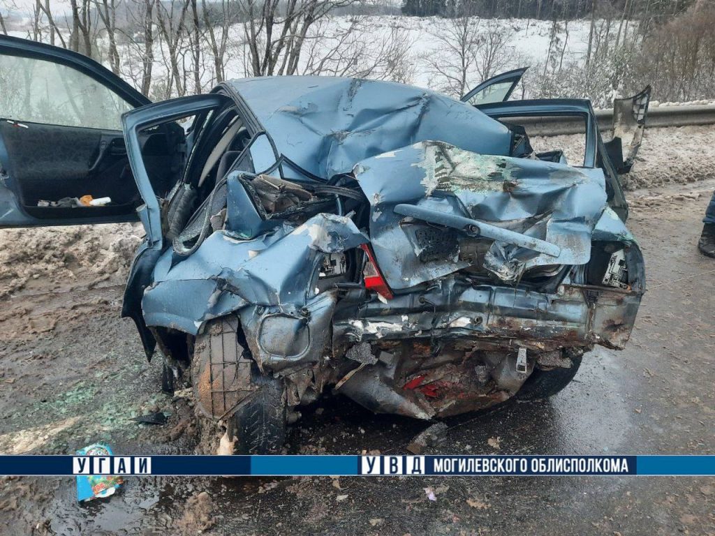 Два человека пострадали в аварии Opel и DAF на кольцевой дороге Могилева