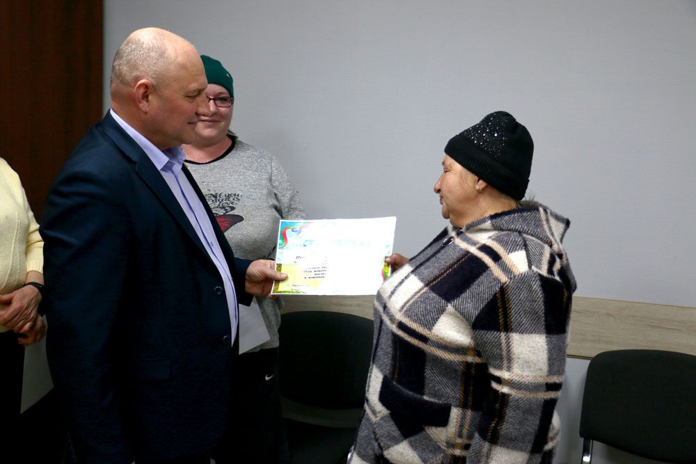 Климовичские животноводы получили профсоюзные подарки
