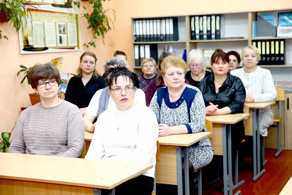 Председатель Климовичского райисполкома Виктор Пугач провел встречу в Роднянской средней школе