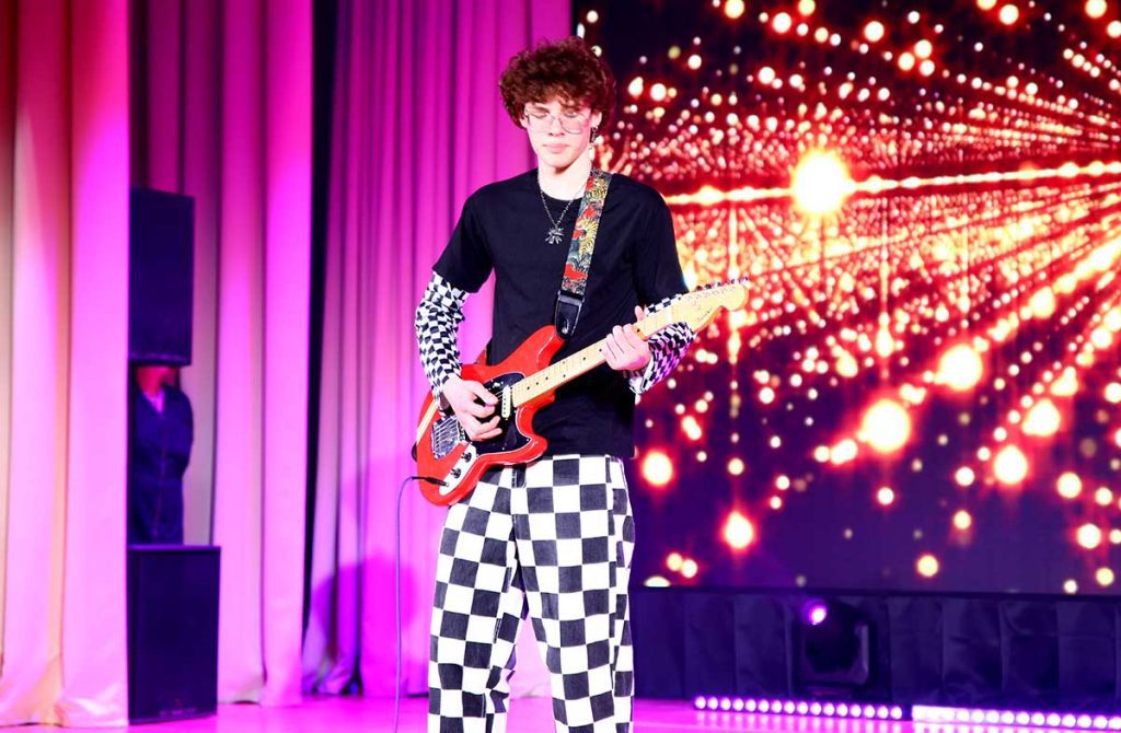 Назван победитель районного конкурса «Мистер Климовичи-2026»