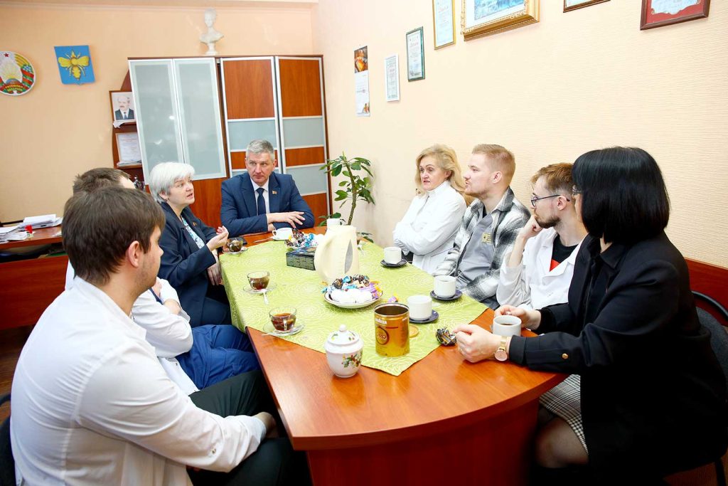 Глава района Виктор Пугач встретился с молодыми специалистами УЗ «Климовичская ЦРБ»