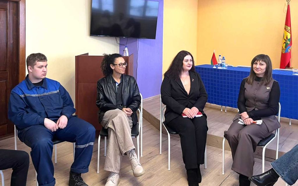 На Климовщине проходят встречи молодежного лидера и идеолога с работающей молодежью