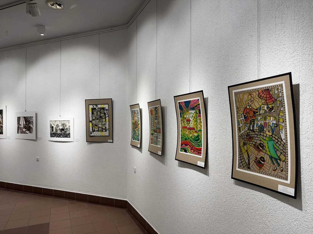 Творческие работы учащихся и учителей Климовичской ДШИИ выставляются в Минске