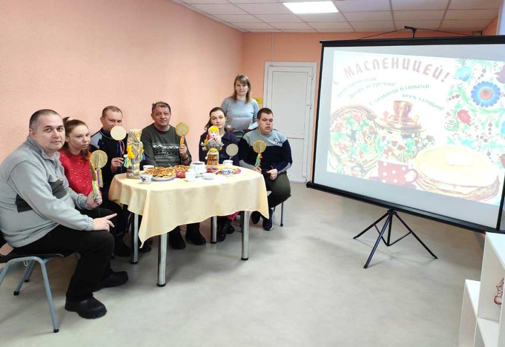 Посетители Климовичского РЦСОН изучали историю, приметы и традиции Масленицы