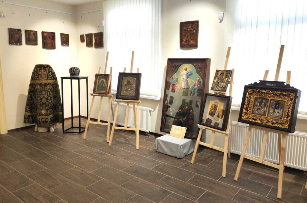 Работников Климовичского РЦСОН впечатлила выставка «Божественный лик православной иконы»