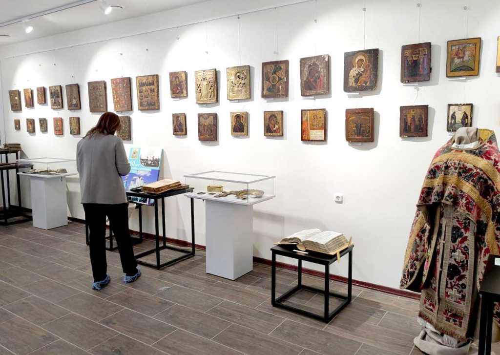 Работников Климовичского РЦСОН впечатлила выставка «Божественный лик православной иконы»