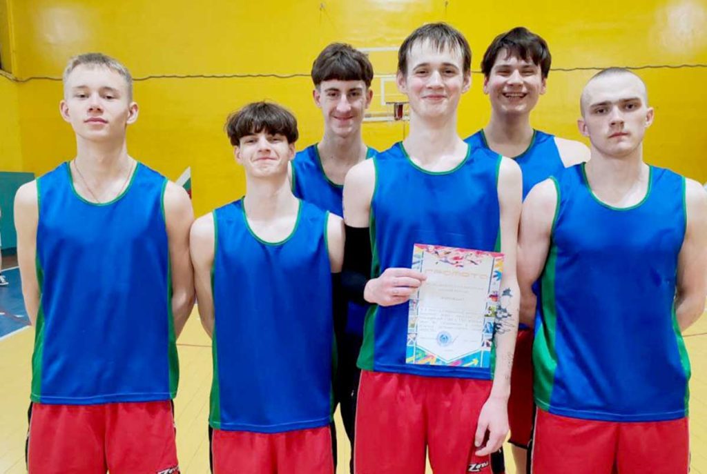 В Климовичском аграрном колледже состоялся товарищеский матч по баскетболу