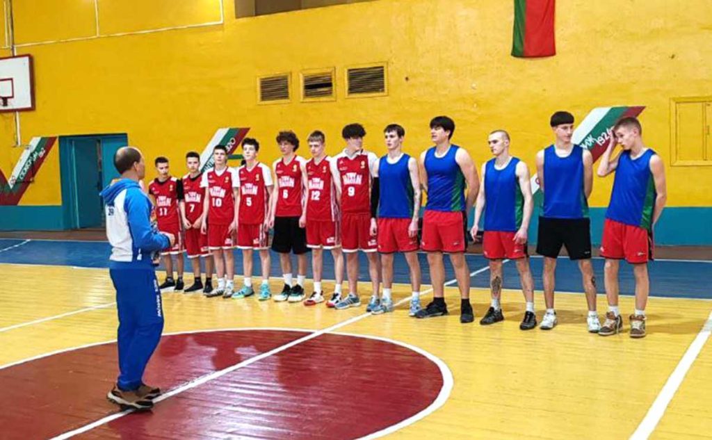 В Климовичском аграрном колледже состоялся товарищеский матч по баскетболу