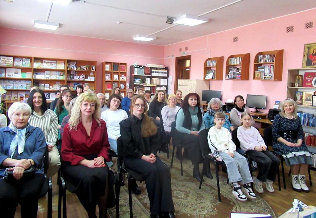 Климовчане встретились с писательницей Галиной Перун