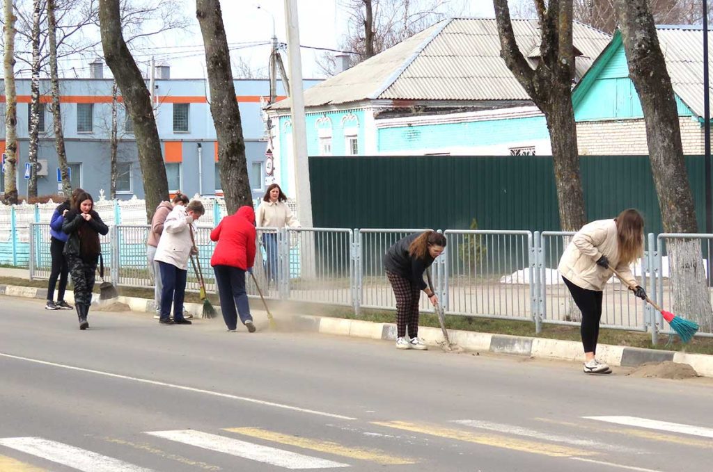 Предприятия и жители Климовичей активно включились в благоустройство города