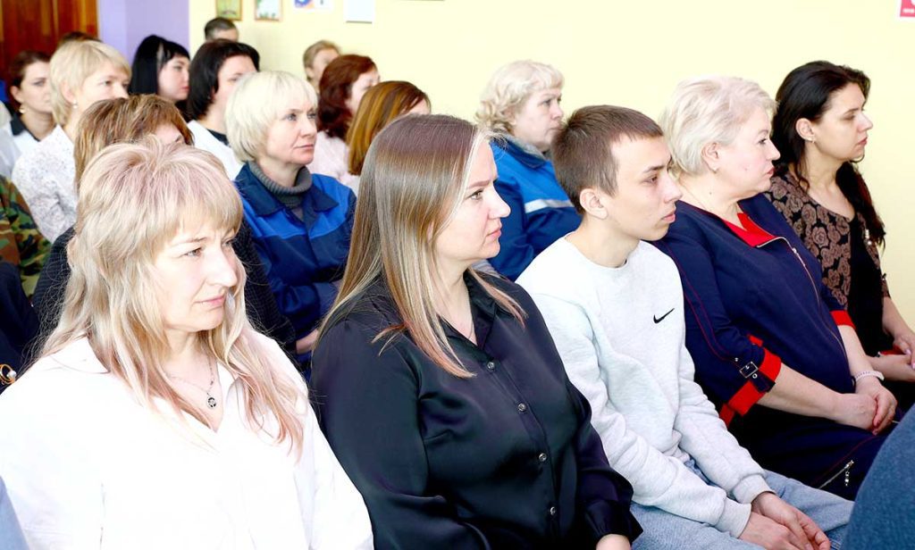 Единый день информирования на Климовщине: Министр сельского хозяйства и продовольствия Беларуси Юрий Горлов встретился с работниками КХП