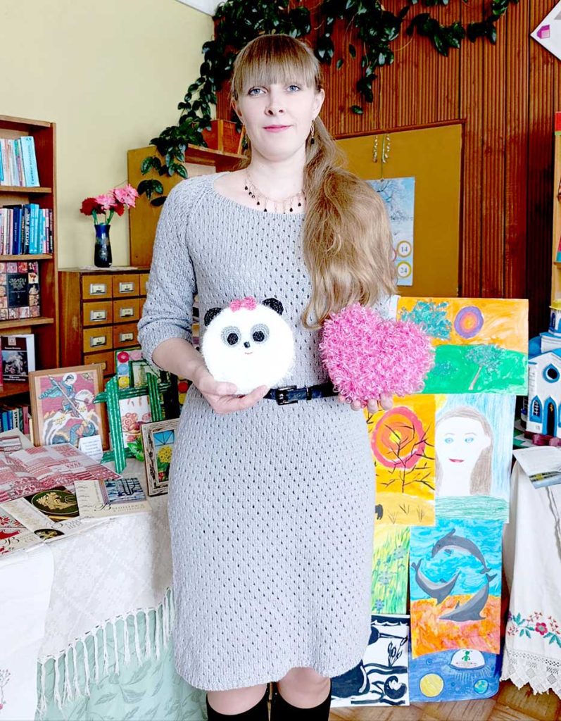 Выставка женского творчества открылась в Климовичской городской библиотеке №1