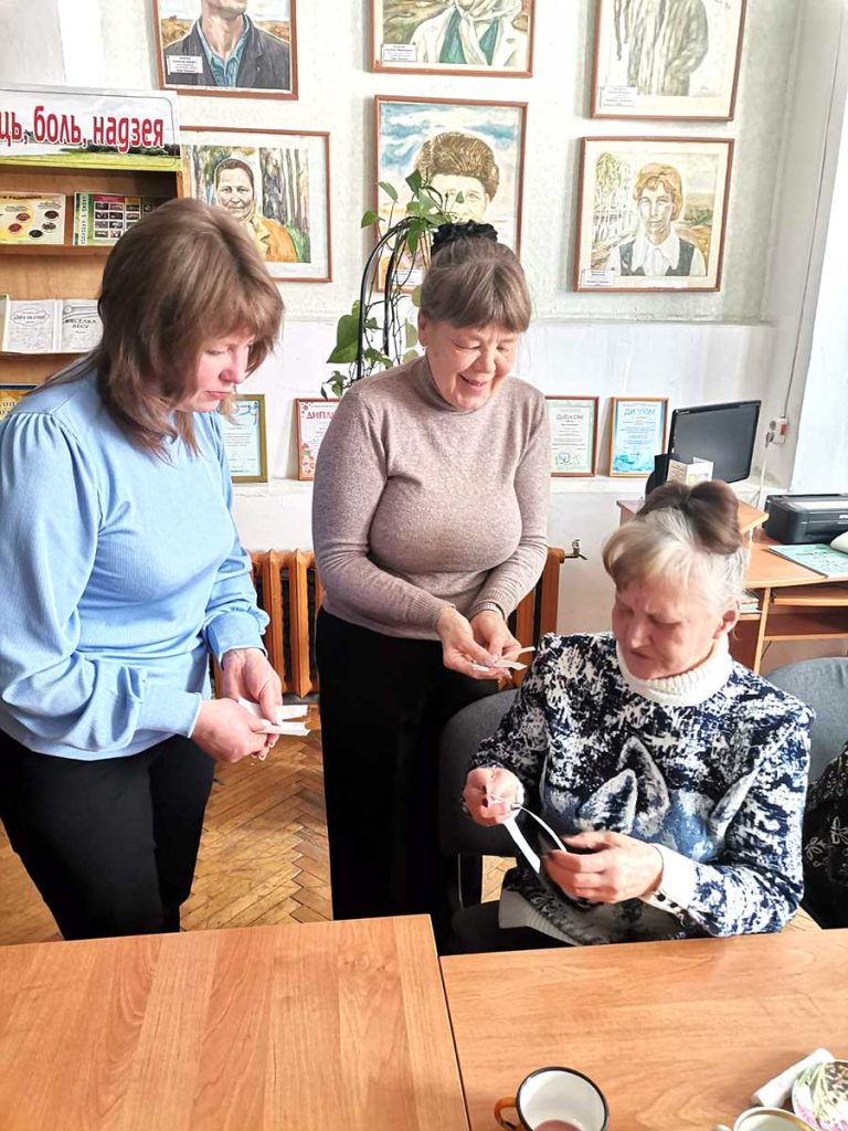 «Про любовь, весну и красоту»: в Тимоновской библиотеке тепло поздравили женщин в преддверии 8 Марта