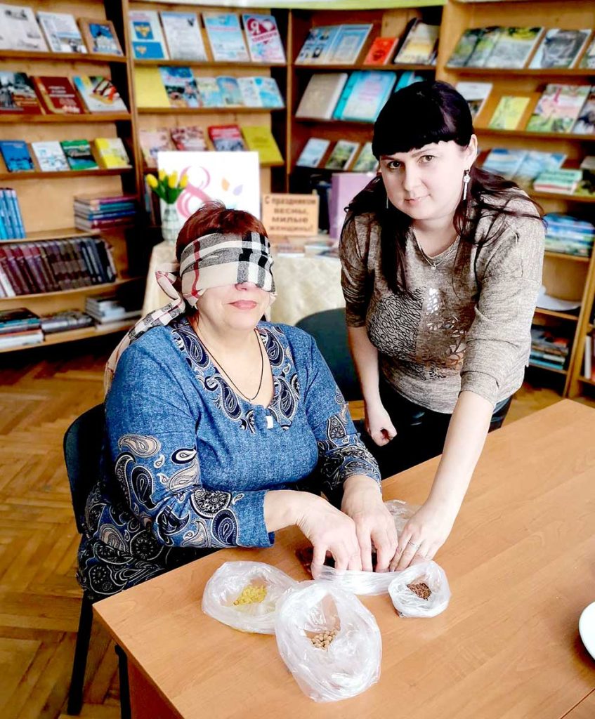 «Про любовь, весну и красоту»: в Тимоновской библиотеке тепло поздравили женщин в преддверии 8 Марта