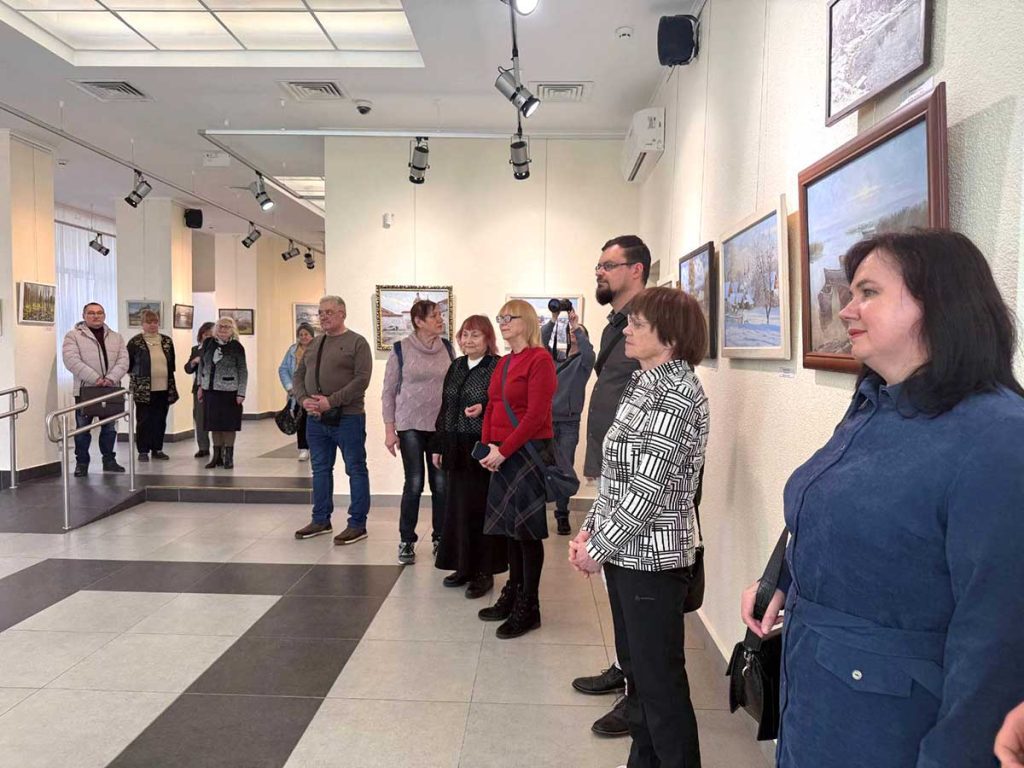 Климовчанин Леонид Ячнев представил свои работы на выставке в Могилеве