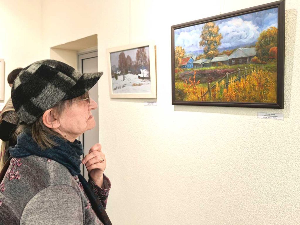 Климовчанин Леонид Ячнев представил свои работы на выставке в Могилеве