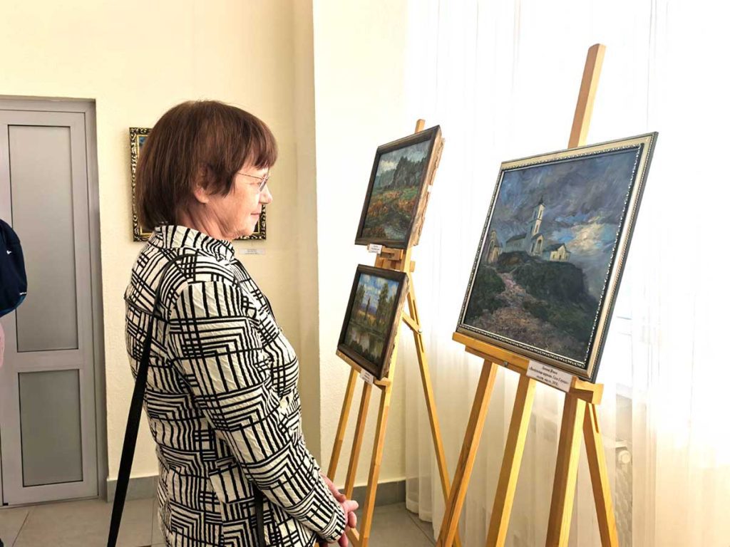 Климовчанин Леонид Ячнев представил свои работы на выставке в Могилеве