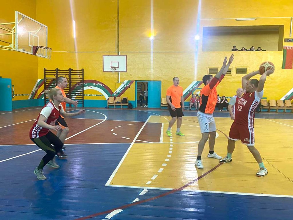 В Климовичах определили победителей первенства района по стритболу