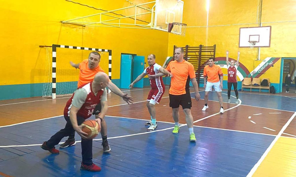 В Климовичах определили победителей первенства района по стритболу