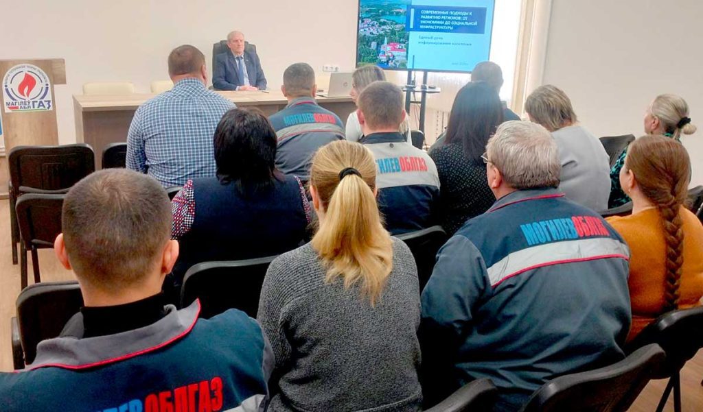 Члены информационно-пропагандистских групп встречаются с жителями Климовичского района