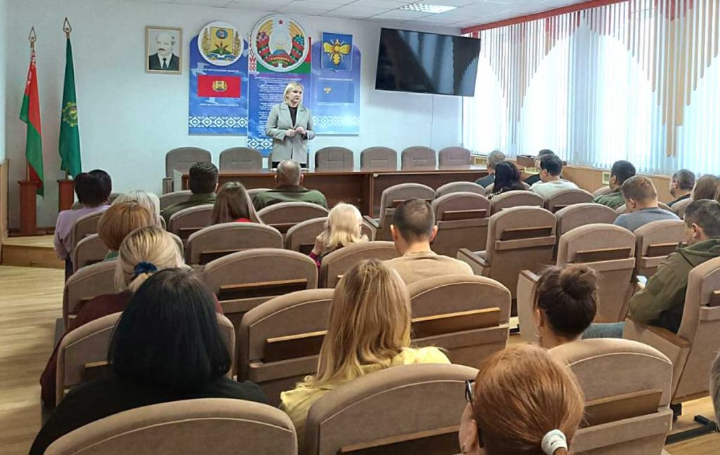 Члены информационно-пропагандистских групп встречаются с жителями Климовичского района