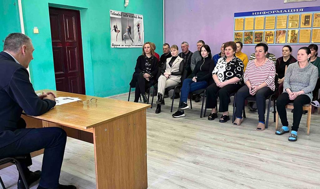 Члены информационно-пропагандистских групп встречаются с жителями Климовичского района