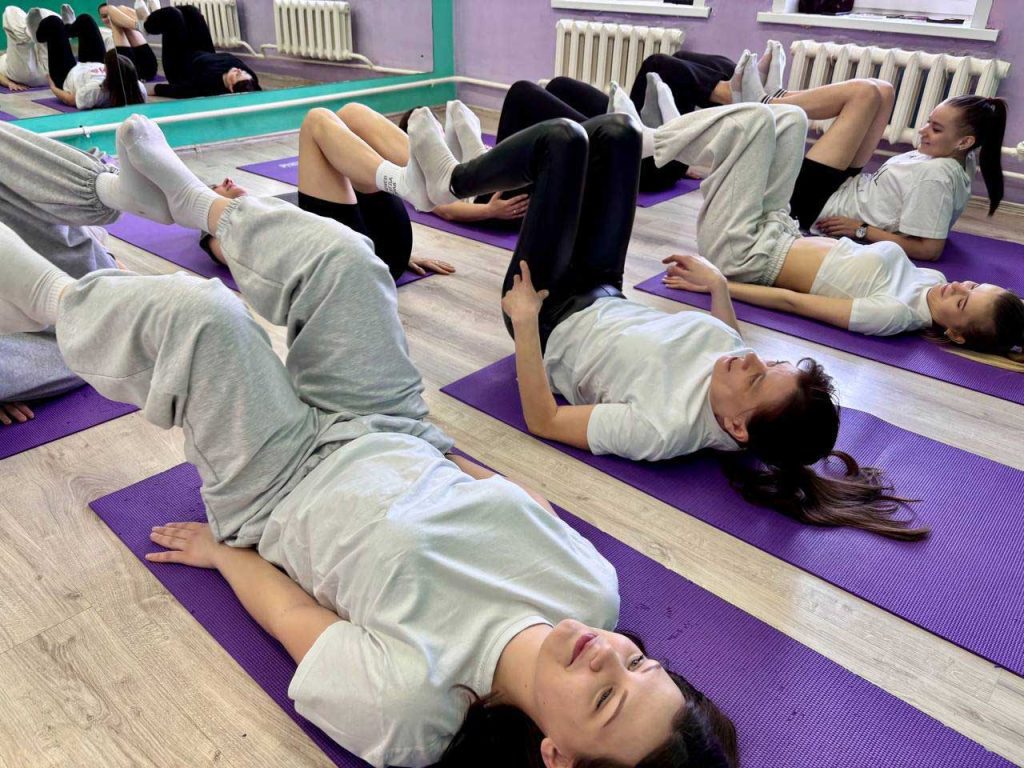 «Могилевщина — твой старт»: фитнес-зарядку для молодых специалистов провели в Климовичах