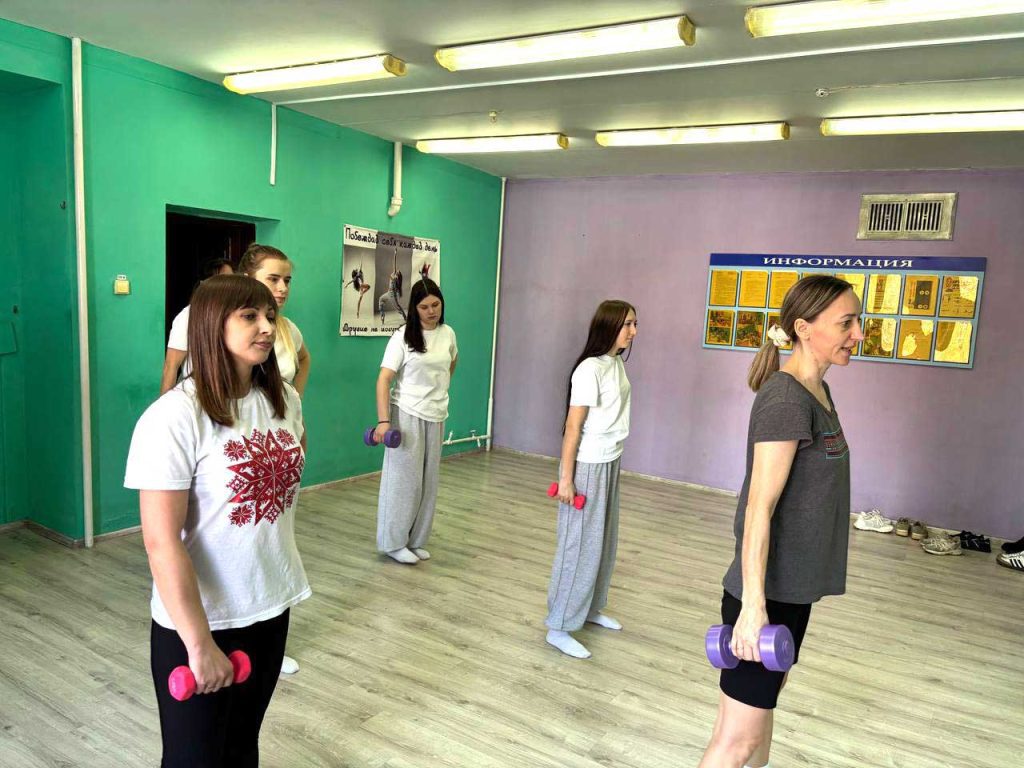 «Могилевщина — твой старт»: фитнес-зарядку для молодых специалистов провели в Климовичах