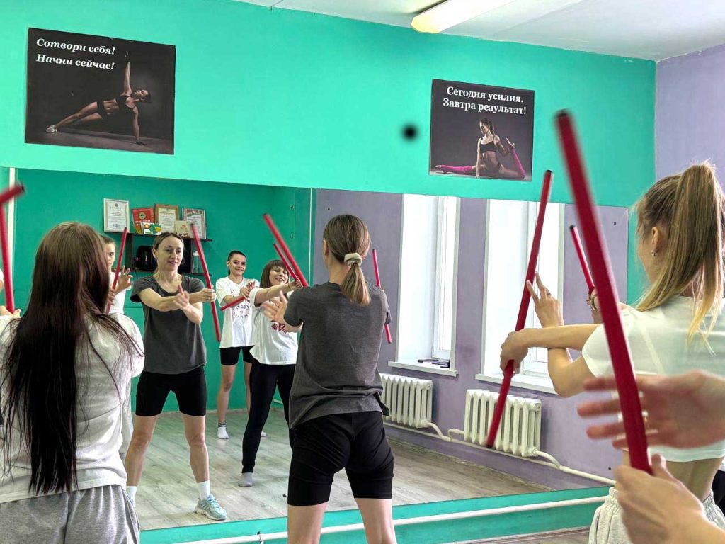 «Могилевщина — твой старт»: фитнес-зарядку для молодых специалистов провели в Климовичах