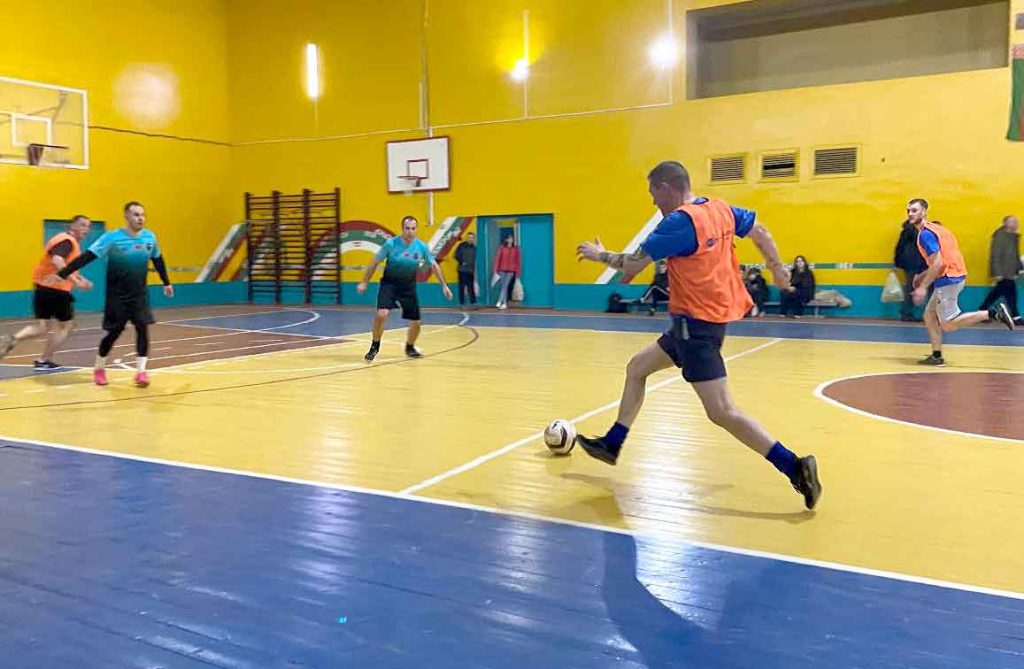 Первый тур соревнований по мини-футболу в Климовичах определил победителей