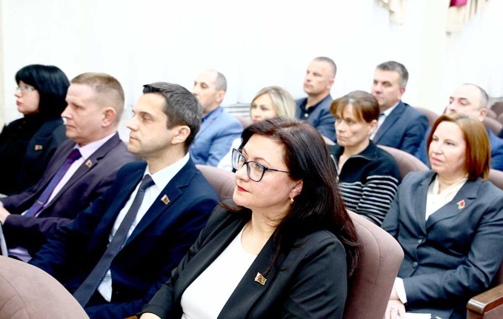 Виктор Пугач провел аппаратное совещание с активом Климовичского района