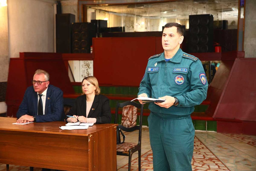 Кто пришел на встречу с жителями микрозоны «Северная» в Климовичах