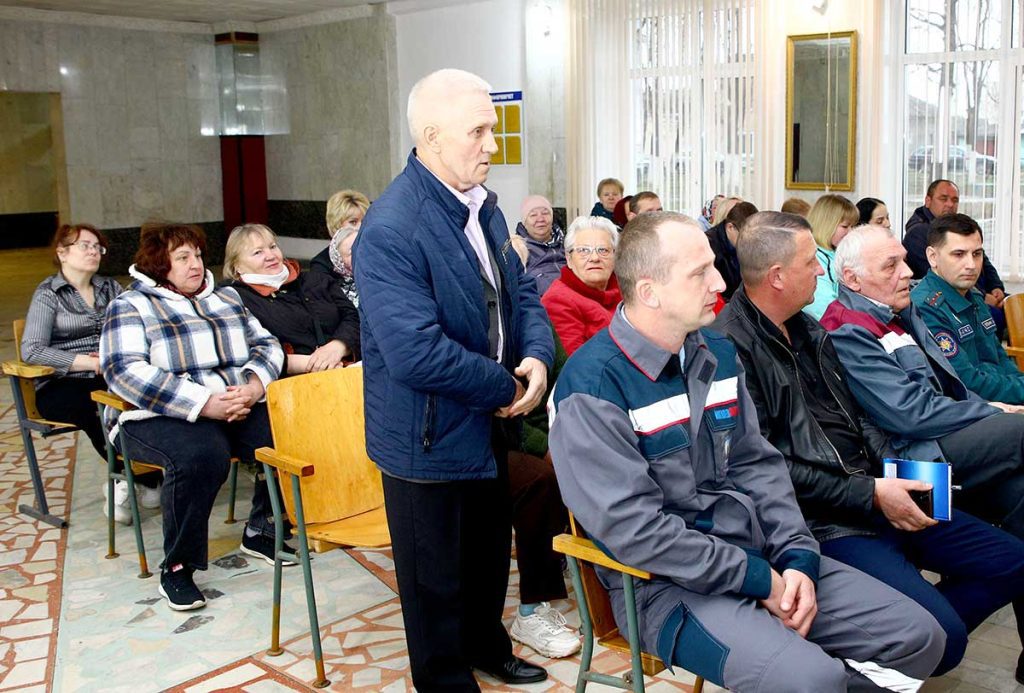 Кто пришел на встречу с жителями микрозоны «Северная» в Климовичах