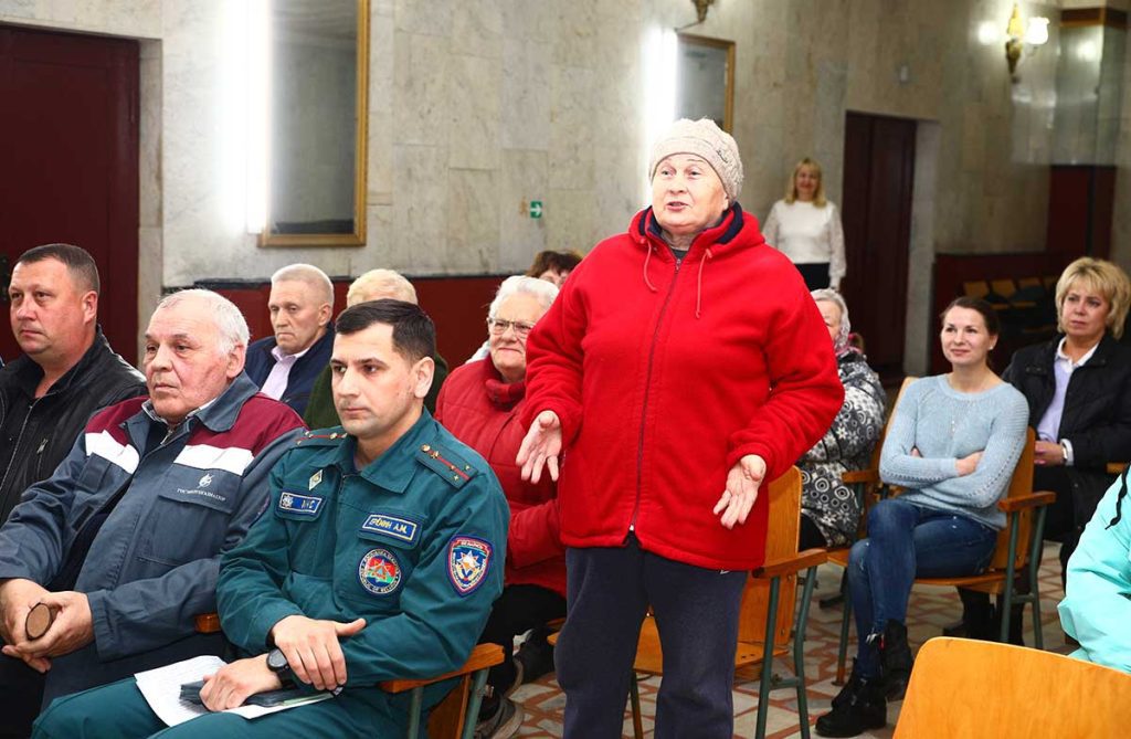 Кто пришел на встречу с жителями микрозоны «Северная» в Климовичах