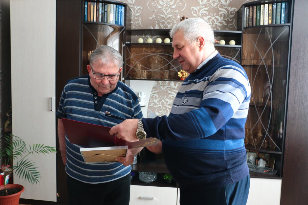 Ветеран милиции Сергей Авсеенко из Климовичей принимал поздравления с юбилеем