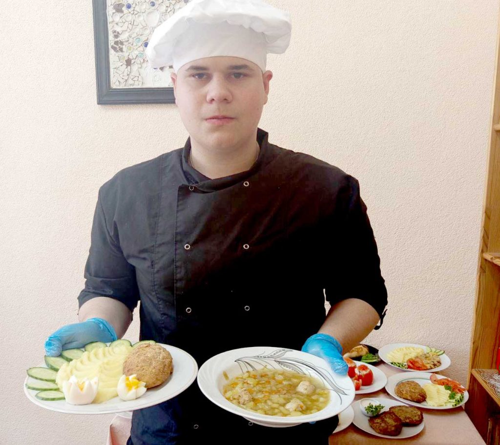 В Климовичском аграрном колледже экзаменуют поваров