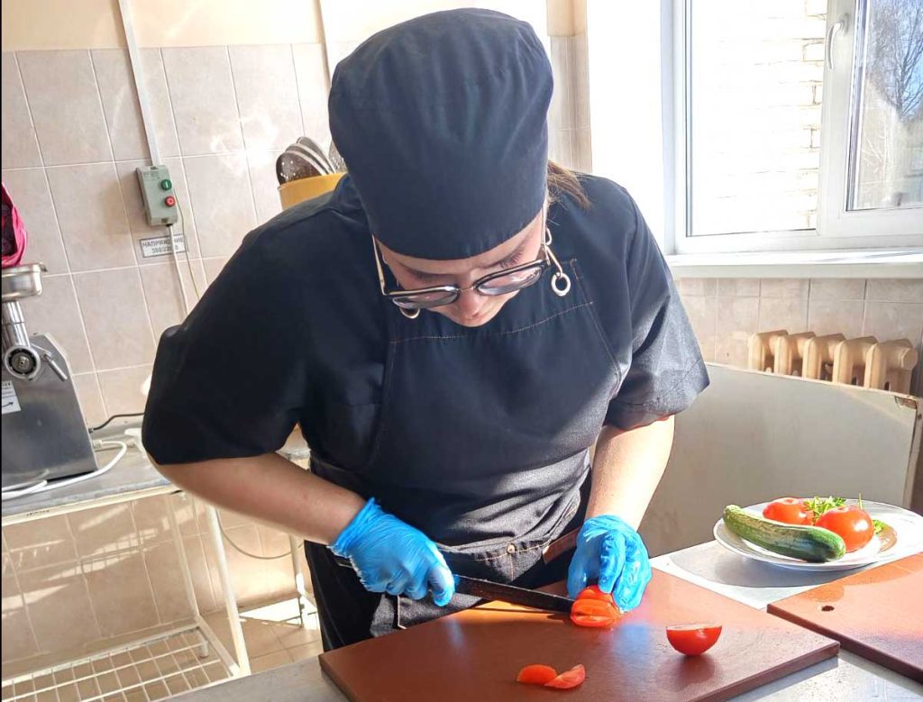 В Климовичском аграрном колледже экзаменуют поваров