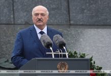 Выступление Лукашенко 9 Мая на церемонии возложения венков и цветов к монументу Победы
